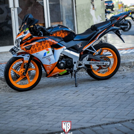 Decal Sticker Honda CBR 150 CBU Thailan Mandalika Hitam Orange 01