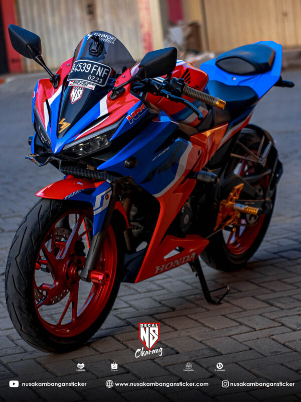 Desain Motor Honda CBR 150 R All New Merah Tricolor Modifikasi Sticker Full Body 02