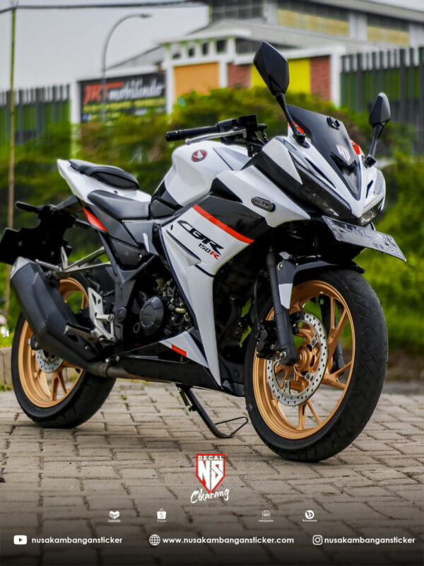 Desain Motor Honda CBR 150 R All New Putih Grafis Hitam Sticker Full Body Custom 01