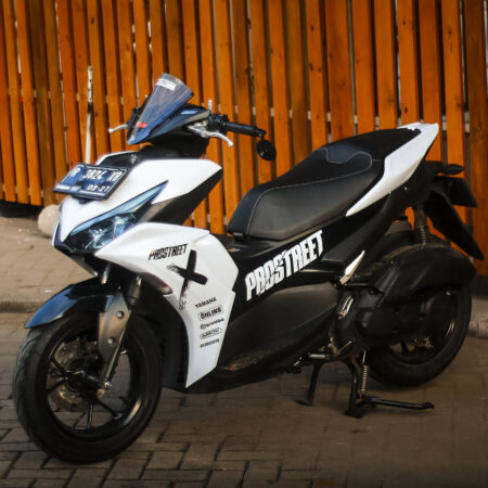 Sticker motor Aerox 155 New putih hitam full body 03