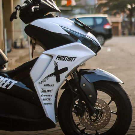 Sticker motor Aerox 155 New putih hitam full body 04