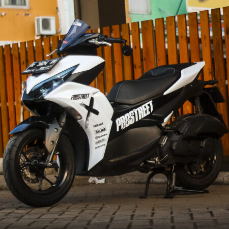 Sticker motor Aerox 155 New putih hitam full body 05