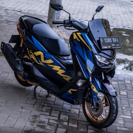 Stiker Nmax 155 New Hitam Grafis Biru Gold Cutting Sticker Full Body 04