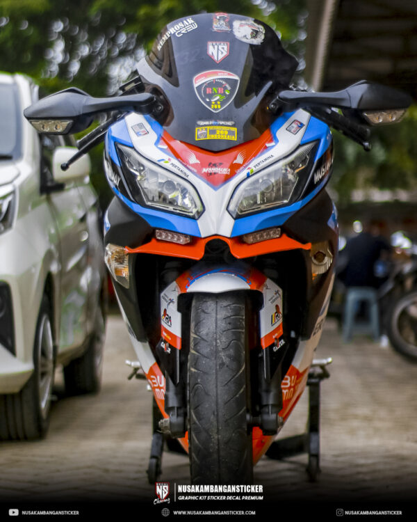 Variasi stiker NINJA 250 FI livery mandalika merah biru 04