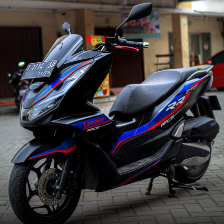 STRIPING MOTOR PCX 160 HP4RACE BLACK FULLBODY 03