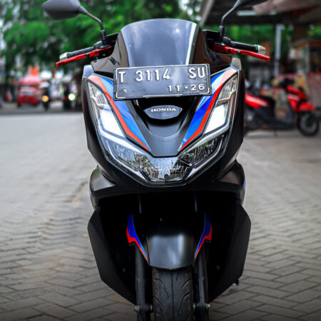 STRIPING MOTOR PCX 160 HP4RACE BLACK FULLBODY 04