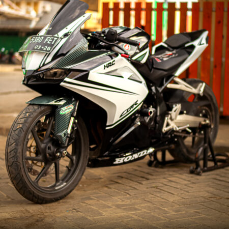 DECAL STIKER CBR 150 R PUTIH HITAM FULLBODY 02