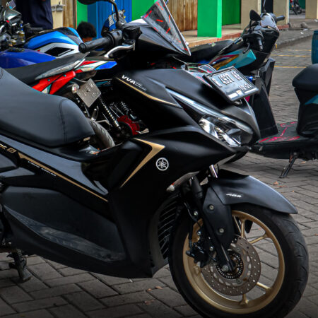 Decal Sticker Yamaha Aerox Connected Hitam List Kuning Fullbody 05