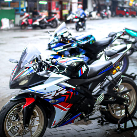 Decal Stiker Yamaha R15 V2 Putih List Merah Biru Fullbody 02