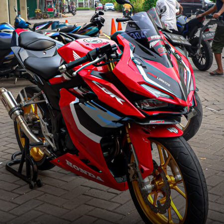 Desain Stiker Motor Honda CBR 150R 2021 Merah Fullbody 02