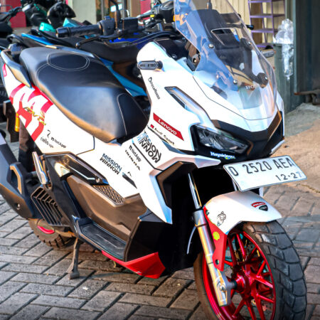 Stiker Motor Honda ADV 160 Mission Willow Putih Merah Fullbody 04