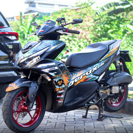 Desain Motor Yamaha Aerox Connected Bercak Oren Abu abu Fullbody 04