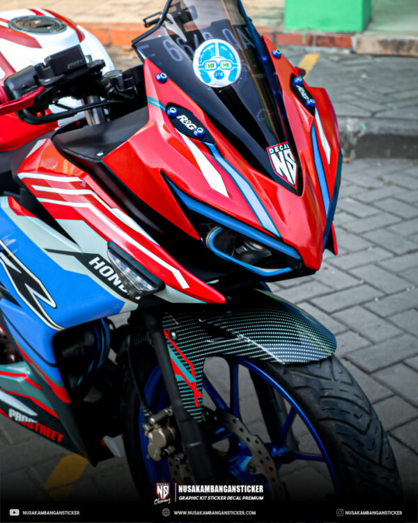 Variasi Desain Honda CBR 150R All New Merah Biru Fullbody 06