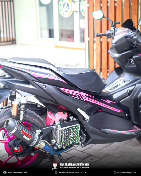 Decal Sticker Motor Yamaha Aerox Connected Hitam Pink Fullbody 04