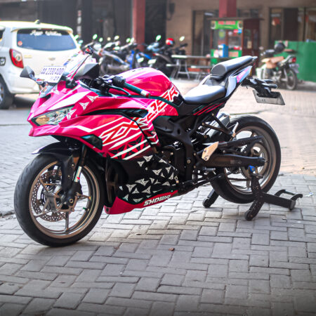 Desain Stiker Motor Kawasaki ZX25R Pink Hitam fullbody 01