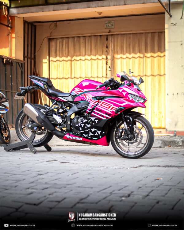 Desain Stiker Motor Kawasaki ZX25R Pink Hitam fullbody 02