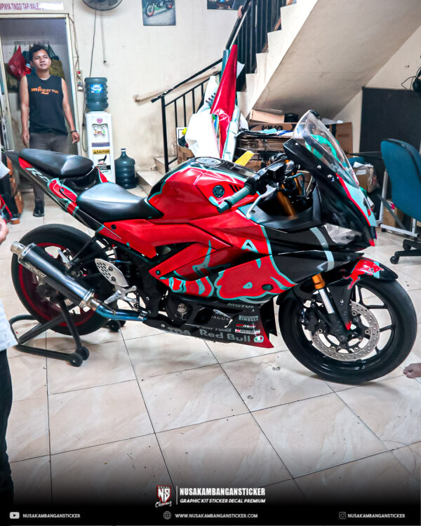 Desain Stiker Motor Yamaha R15 V3 Banteng Merah Hitam Fullbody 01