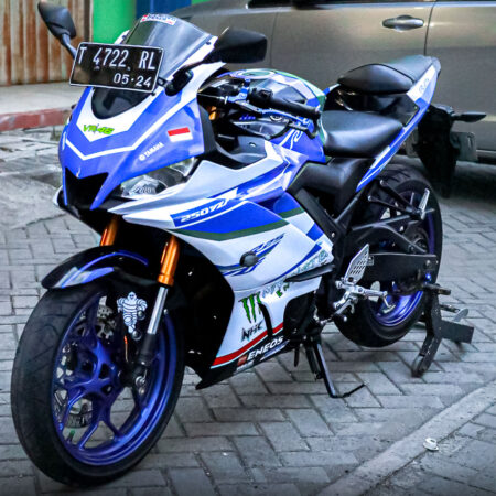 Stiker Motor Yamaha R15 V3 Putih Biru Fullbody 01